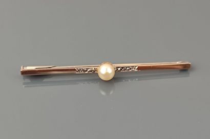Barrette brooch in yellow gold 750°/°° centered...
