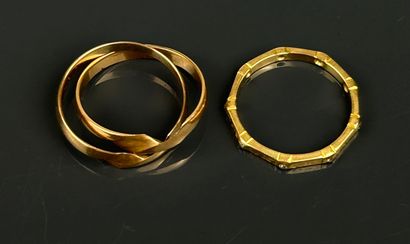 Two wedding bands in yellow gold 750°/°°,...