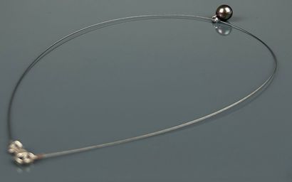 Cable necklace and pendant in white gold...