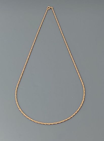 Chain in yellow gold 375 °/°°, twisted link,...