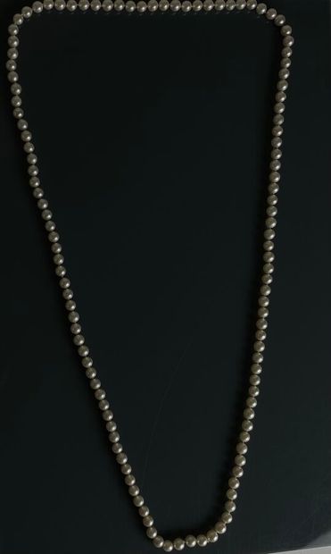 Cultured pearl choker necklace.
Diameter...