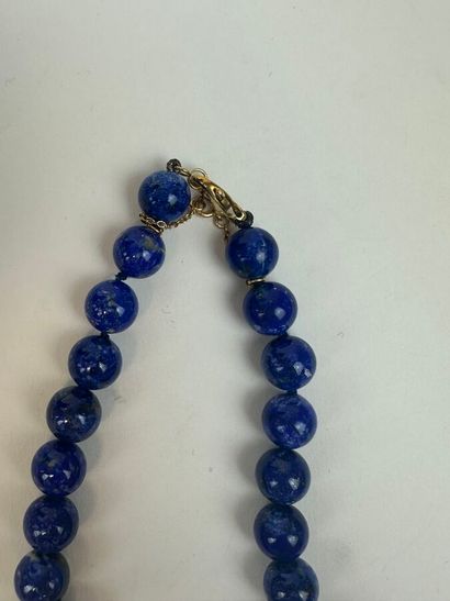 Collier choker de perles de lapis-lazuli...