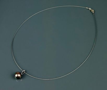 Collier câble et pendentif en or blanc 750°/°°...