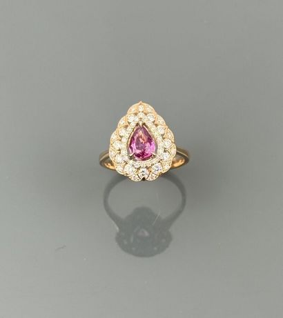 Mandorla-shaped ring in 750°/°° pink gold,...