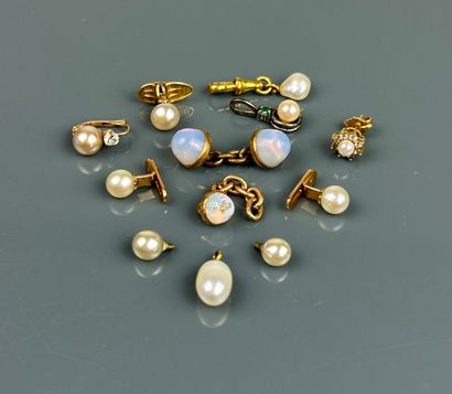 Lot in yellow gold 750°/°° and cultured pearls...