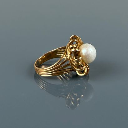 Ring in yellow gold 750°/°° with flower design...