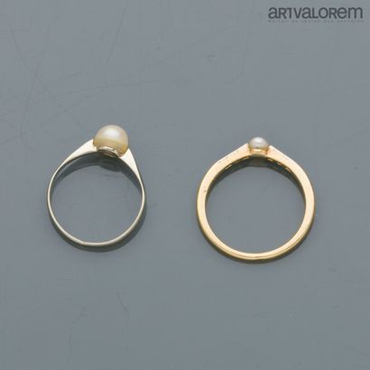 Ring in yellow and white gold 750°/°° centered...