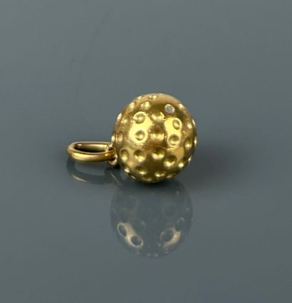 Golf ball pendant in yellow gold 750°/°°.
Weight:...