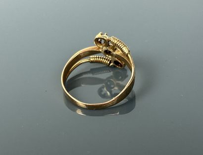 Bague en or jaune 750°/°° ornée d'une perle...