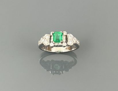 Ring in 750°/°° white gold set with a rectangular...