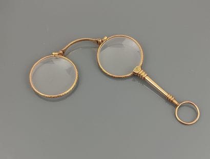 Pair of copper lorgnon
H. 10.5 cm.