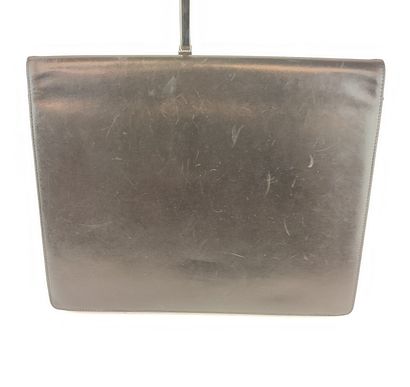 NINA RICCI
Pochette en veau box noir
Intérieur...
