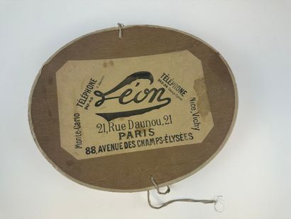 Lot de cinq chapeaux en feutrine dont un...