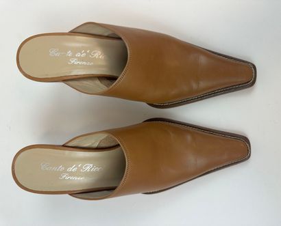 Lot de trois paires de chaussures
.Carel....