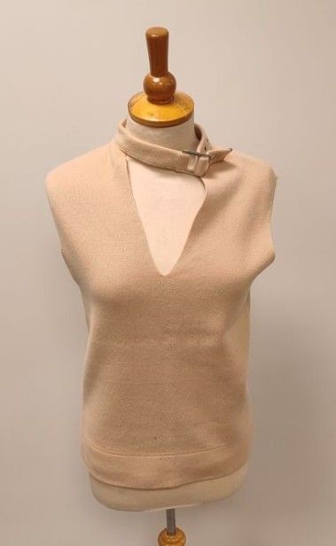 LOUIS VUITTON
Pull sans manche en laine et...