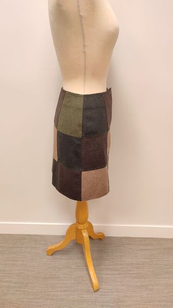 MOSCHINO Cheap and Chic
Jupe courte en laine...