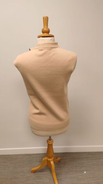 LOUIS VUITTON
Pull sans manche en laine et...