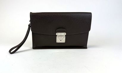 LOUIS VUITTON
Pochette « Belaia » en cuir...