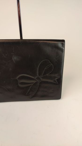 NINA RICCI
Pochette en veau box noir
Intérieur...