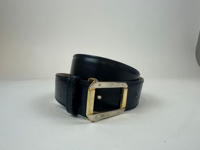 Lot de deux ceintures en cuir bleu marine...