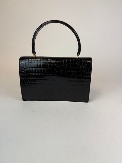 Lot de trois sacs à main en cuir façon crocodile...