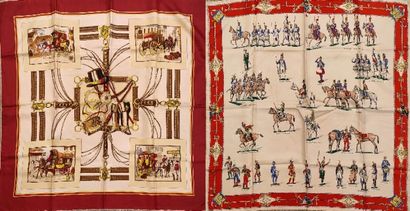 Lot de deux carrés en soie imprimé
(Usures,...