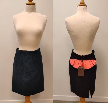 LOUIS VUITTON
Jupe droite en soie et polyester...
