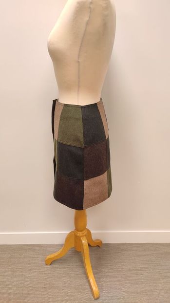MOSCHINO Cheap and Chic
Jupe courte en laine...