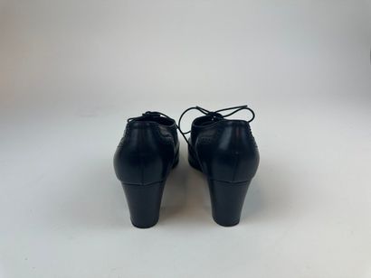 Lot de trois paires de chaussures
.Carel....