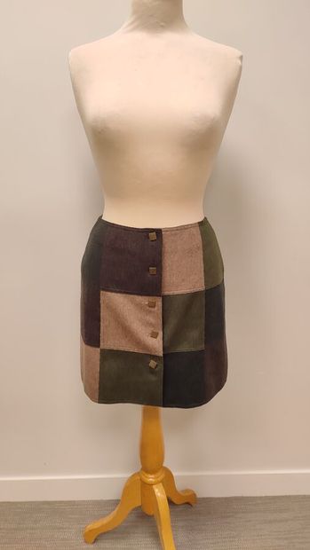 MOSCHINO Cheap and Chic
Jupe courte en laine...