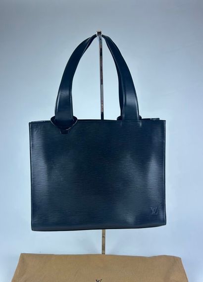 LOUIS VUITTON
Sac cabas porté épaule en cuir...
