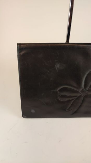 NINA RICCI
Pochette en veau box noir
Intérieur...