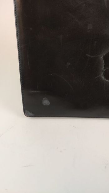NINA RICCI
Pochette en veau box noir
Intérieur...
