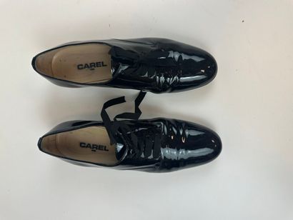 Lot de trois paires de chaussures
.Carel....