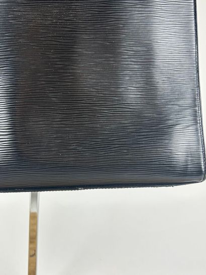 LOUIS VUITTON
Sac cabas porté épaule en cuir...