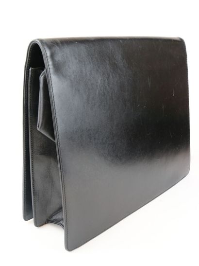 NINA RICCI
Pochette en veau box noir
Intérieur...