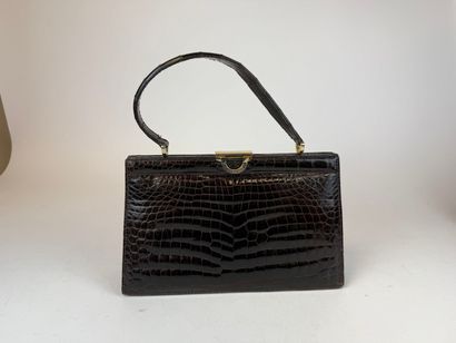 Lot de trois sacs à main en cuir façon crocodile...