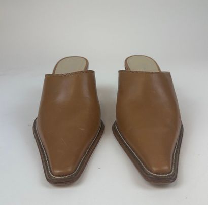 Lot de trois paires de chaussures
.Carel....