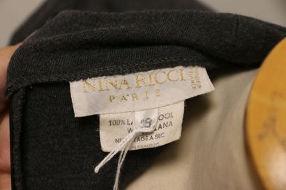 NINA RICCI
Pull à col roulé gris en laine,...