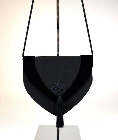 NINA RICCI 
Sac du soir en ottoman et velours...