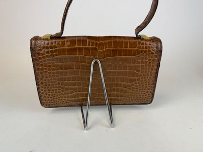 Lot de trois sacs à main en cuir façon crocodile...
