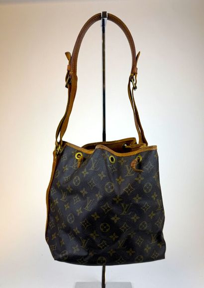 LOUIS VUITTON
Sac modèle 