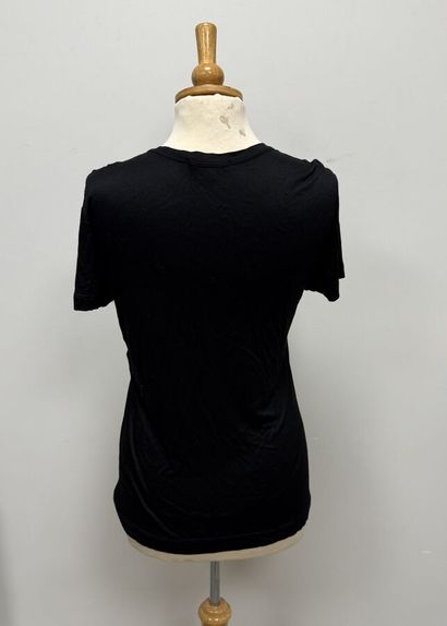 Louis VUITTON 
T-Shirt en coton teinté noir,...