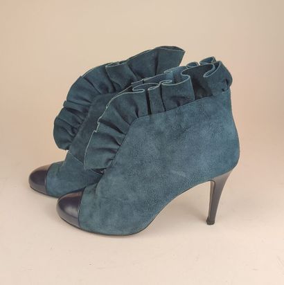 MY SUELLY
Paire de bottines en daim bleu...