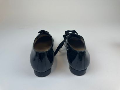 Lot de trois paires de chaussures
.Carel....