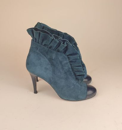 MY SUELLY
Paire de bottines en daim bleu...