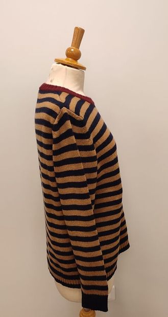 MAX MARA Week End, 
Pull ras du cou en laine...