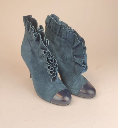 MY SUELLY
Paire de bottines en daim bleu...