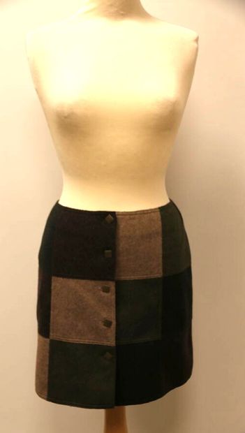 MOSCHINO Cheap and Chic
Jupe courte en laine...
