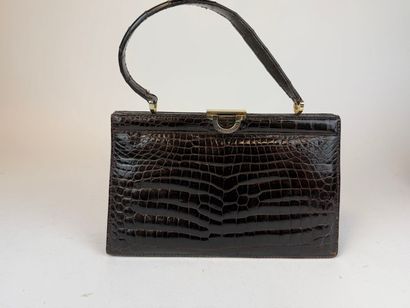 Lot de trois sacs à main en cuir façon crocodile...